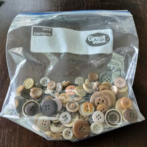 Vintage To Modern Button Lot Brown Tan Beige Plastic Celluloid Bakelite Round - Picture 7 of 7